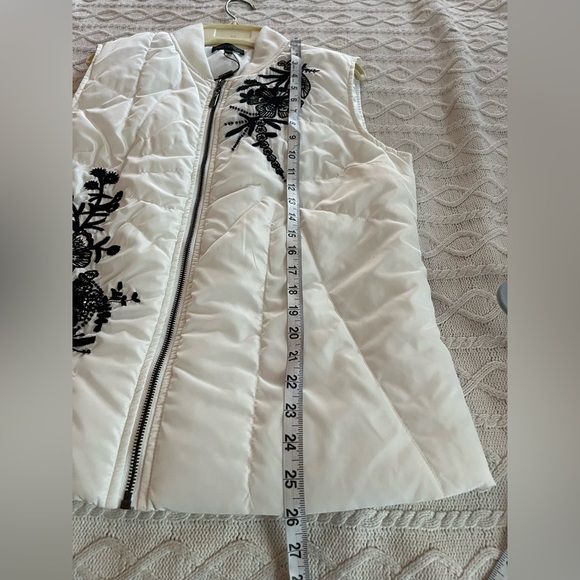 NEW! For Cynthia white Puffer Vest Zip Up Black Floral Pattern Womens Size L - Picture 7 of 13
